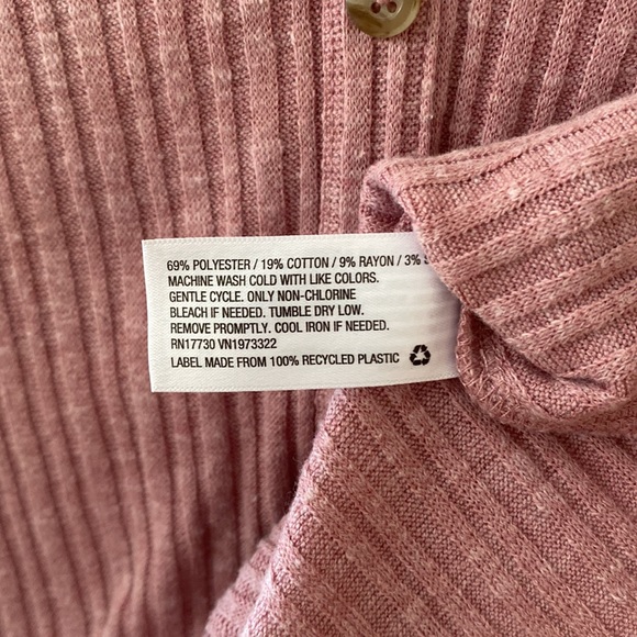 wild fable v-neck cropped top! - Picture 6 of 6